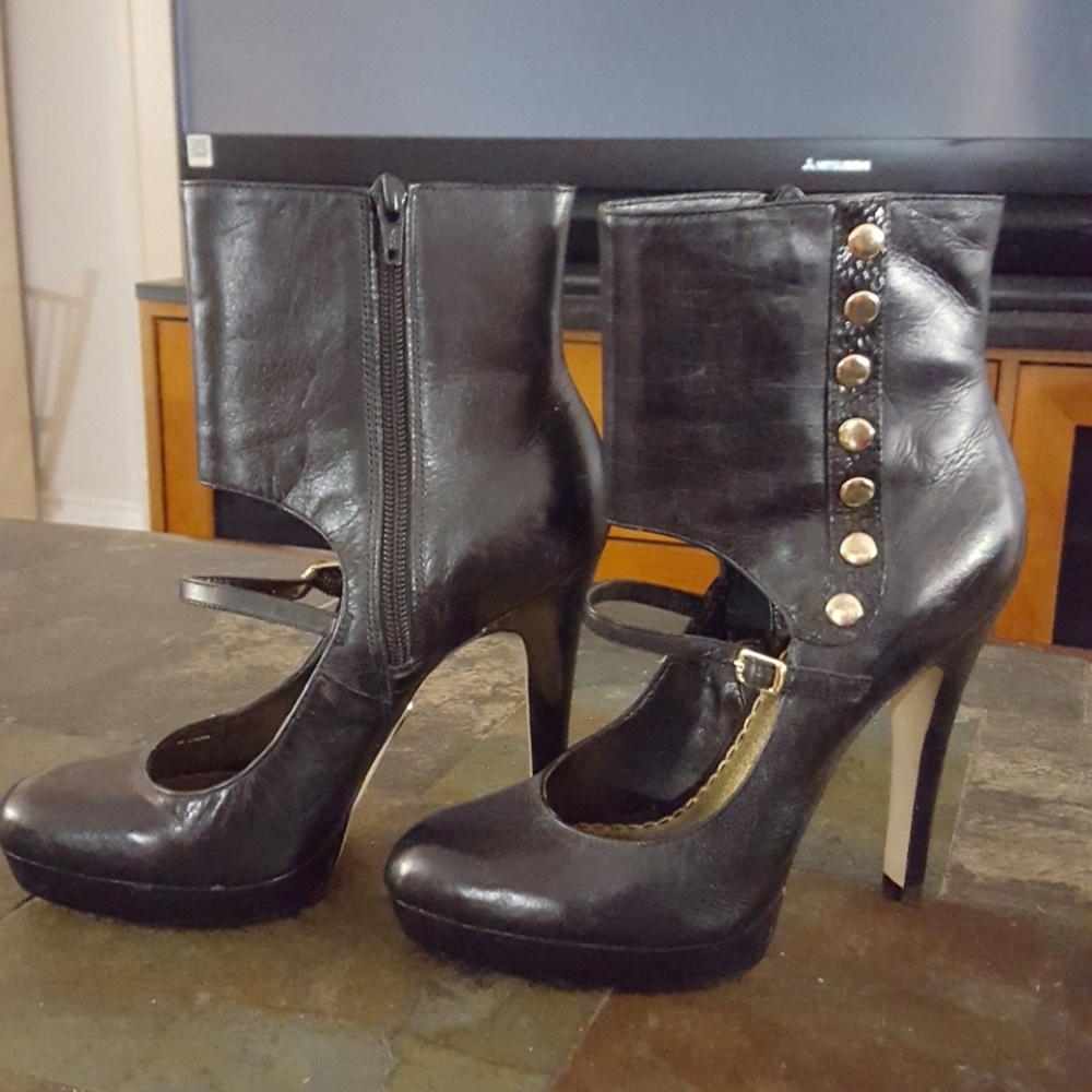 Bebe Booties Sz 7